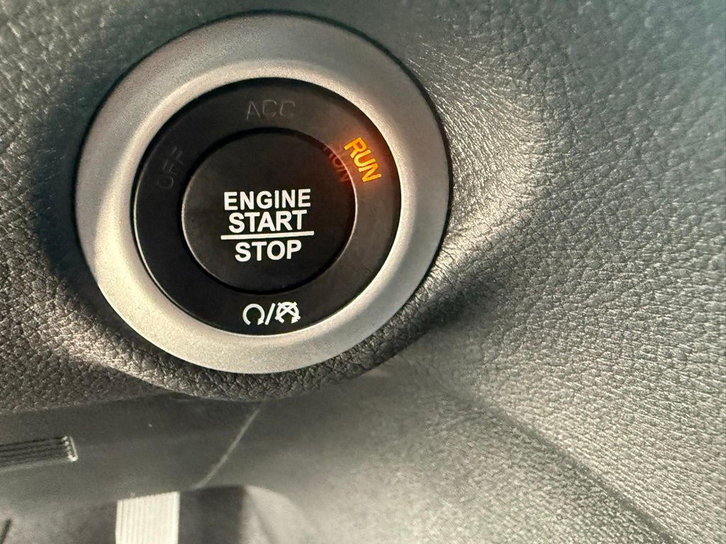 2026 Chrysler Pacifica Select Image 33 of 35