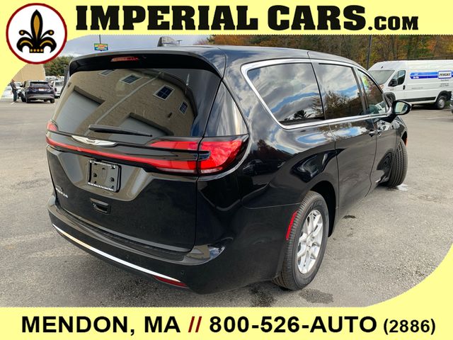2026 Chrysler Pacifica Select Image 6 of 12