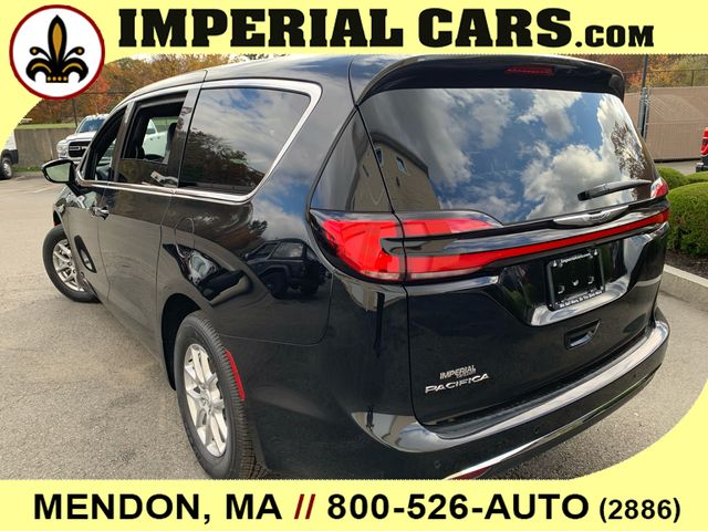 2026 Chrysler Pacifica Select Image 7 of 12