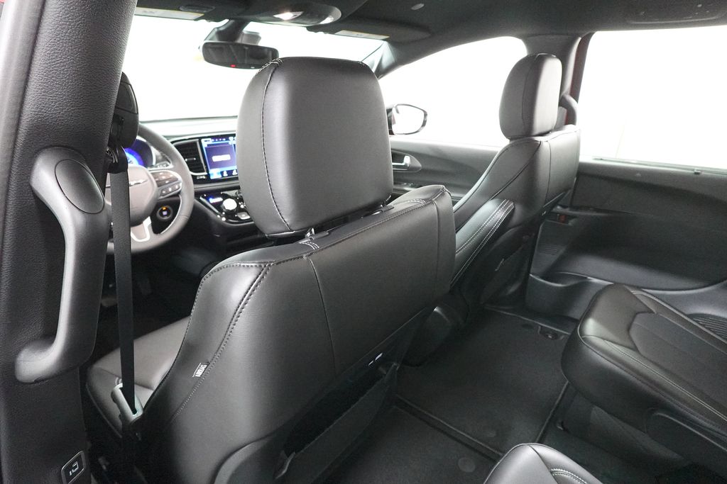 2026 Chrysler Pacifica Select Image 10 of 26