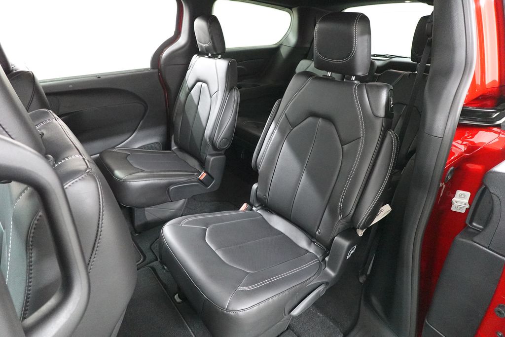 2026 Chrysler Pacifica Select Image 6 of 26