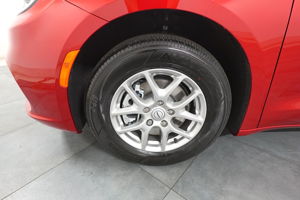 2026 Chrysler Pacifica Select Image 2 of 26