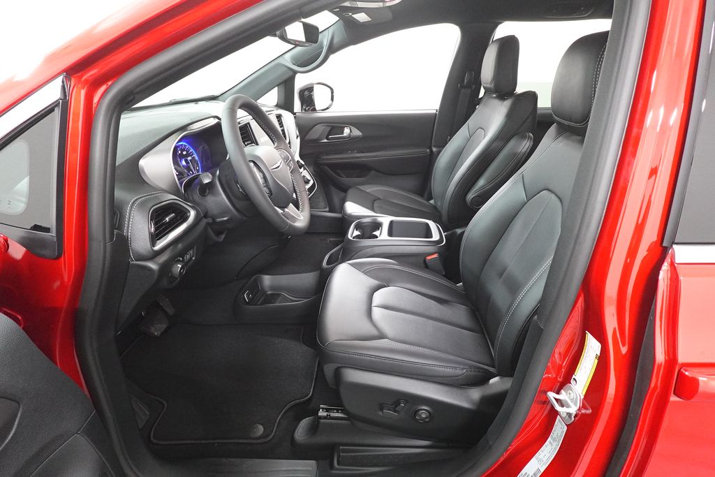 2026 Chrysler Pacifica Select Image 11 of 26