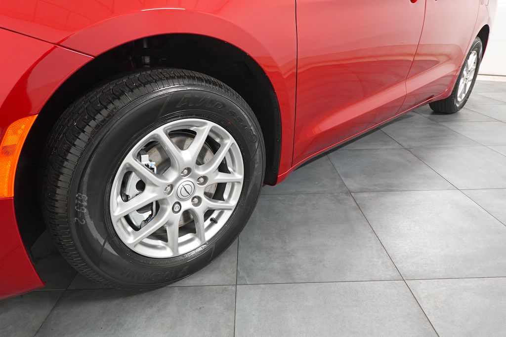 2026 Chrysler Pacifica Select Image 4 of 26