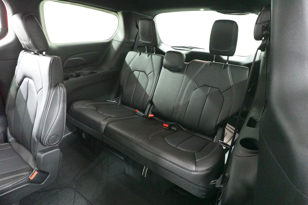 2026 Chrysler Pacifica Select Image 8 of 26