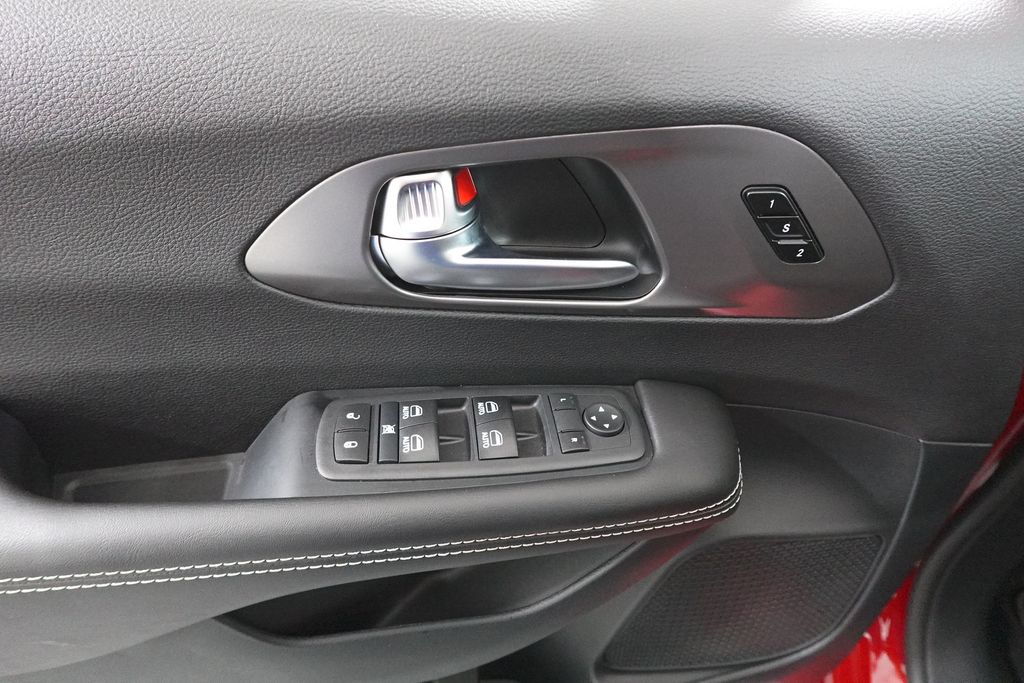 2026 Chrysler Pacifica Select Image 19 of 26