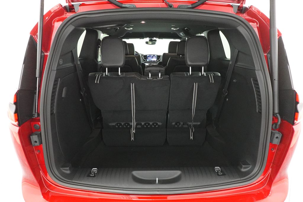 2026 Chrysler Pacifica Select Image 5 of 26