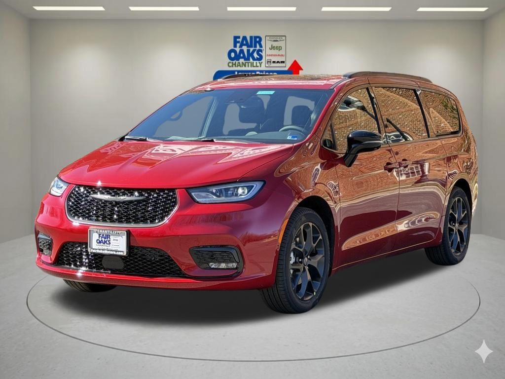 2026 Chrysler Pacifica Select Image 1 of 30
