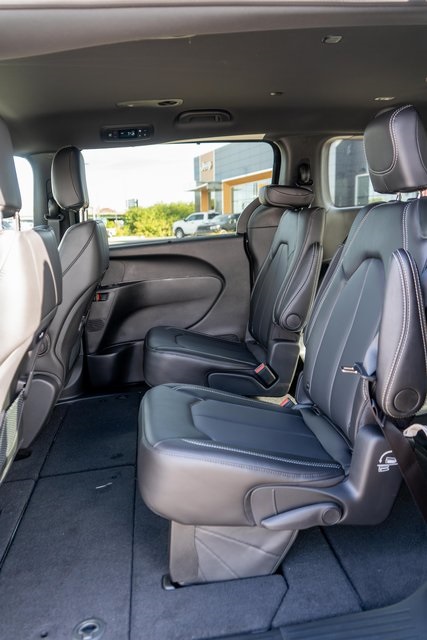 2026 Chrysler Pacifica Select Image 6 of 24