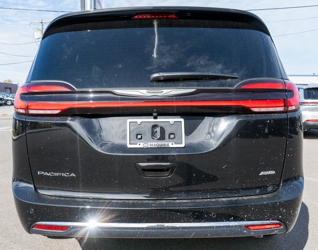2026 Chrysler Pacifica Select Image 3 of 24