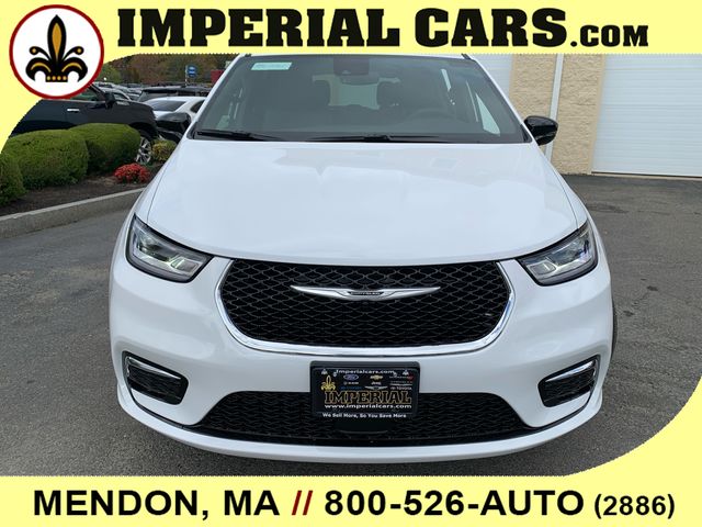 2026 Chrysler Pacifica Select Image 2 of 26