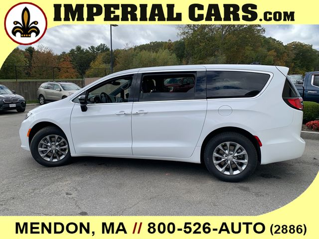 2026 Chrysler Pacifica Select Image 9 of 26