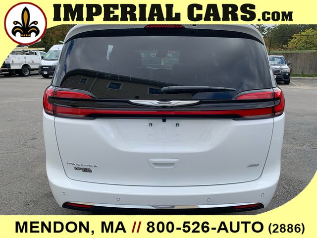 2026 Chrysler Pacifica Select Image 7 of 26