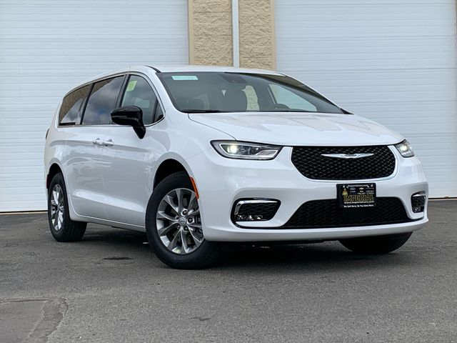 2026 Chrysler Pacifica Select Image 4 of 26