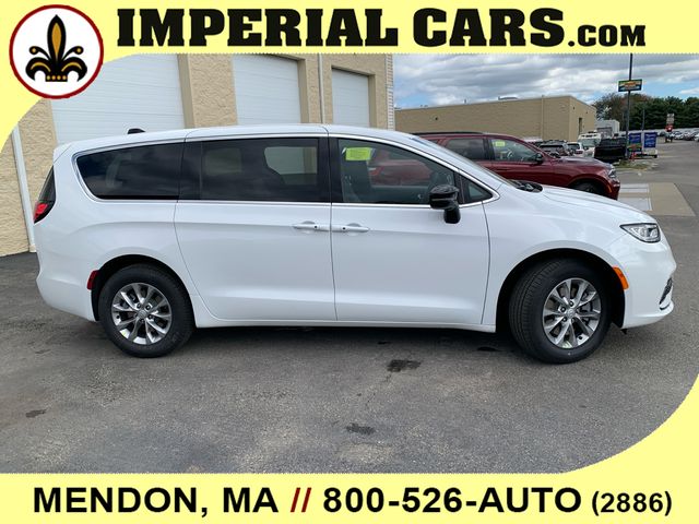 2026 Chrysler Pacifica Select Image 5 of 26