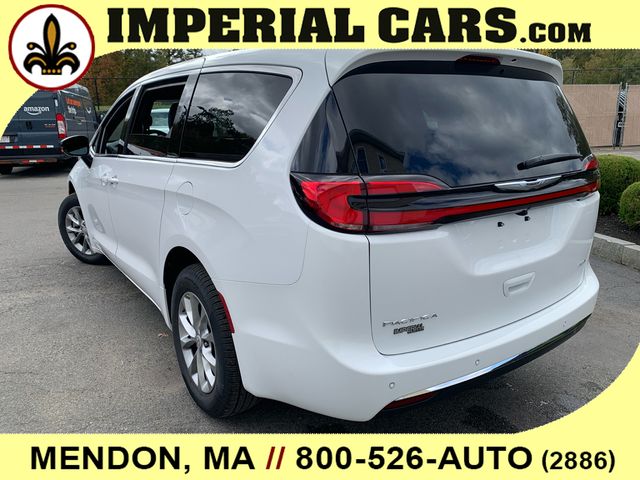 2026 Chrysler Pacifica Select Image 8 of 26