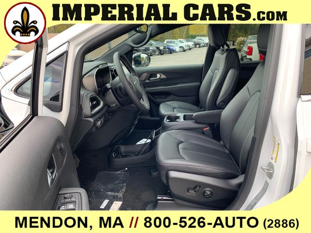 2026 Chrysler Pacifica Select Image 13 of 26