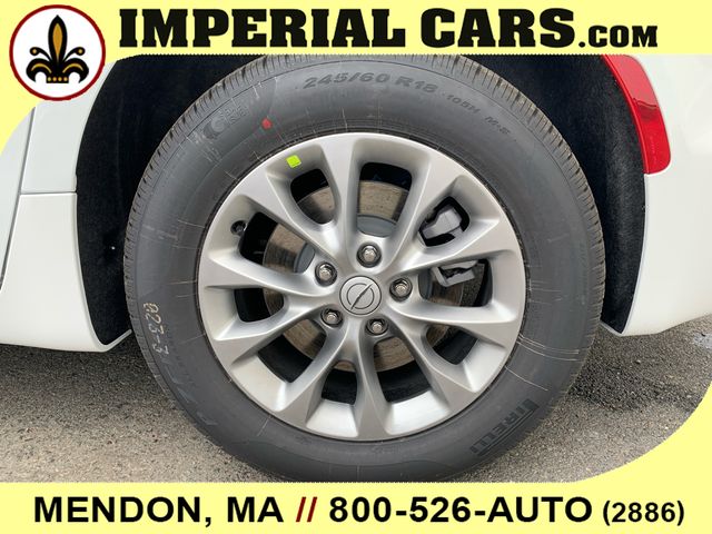 2026 Chrysler Pacifica Select Image 10 of 26