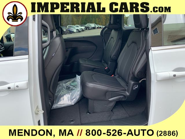2026 Chrysler Pacifica Select Image 12 of 26