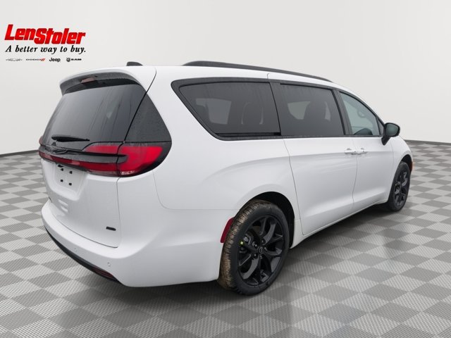 2026 Chrysler Pacifica Select Image 3 of 32