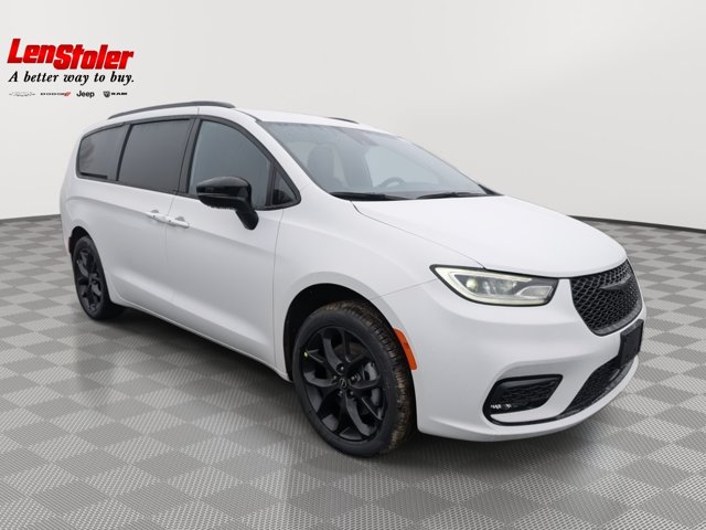 2026 Chrysler Pacifica Select Image 2 of 32