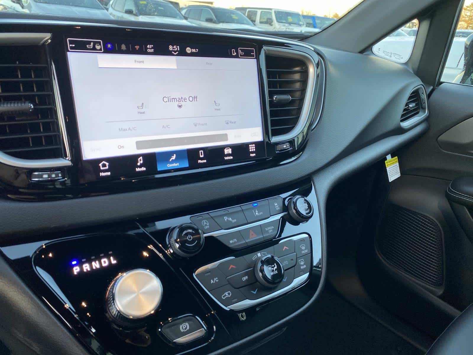 2026 Chrysler Voyager LX Image 12 of 15