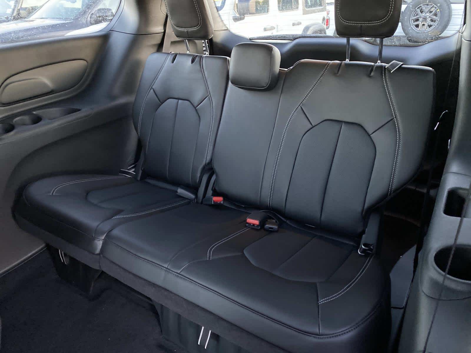 2026 Chrysler Voyager LX Image 7 of 15