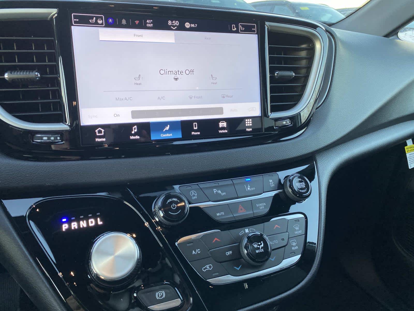 2026 Chrysler Voyager LX Image 10 of 15