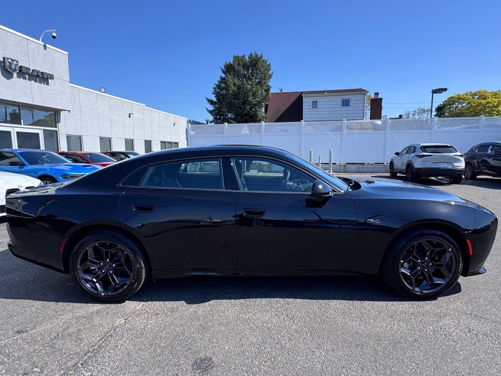 2026 Dodge Charger R/T Image 3 of 23