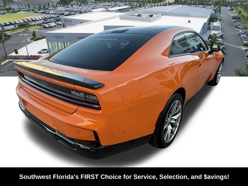 2026 Dodge Charger Daytona Scat Pack Image 2 of 38