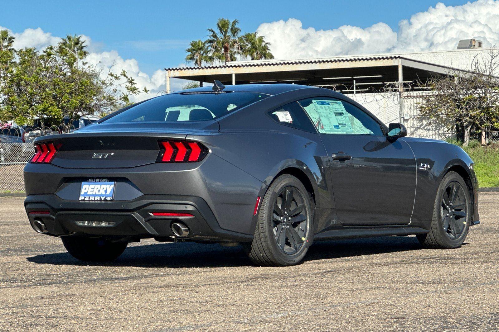 2026 Ford Mustang GT Image 4 of 21