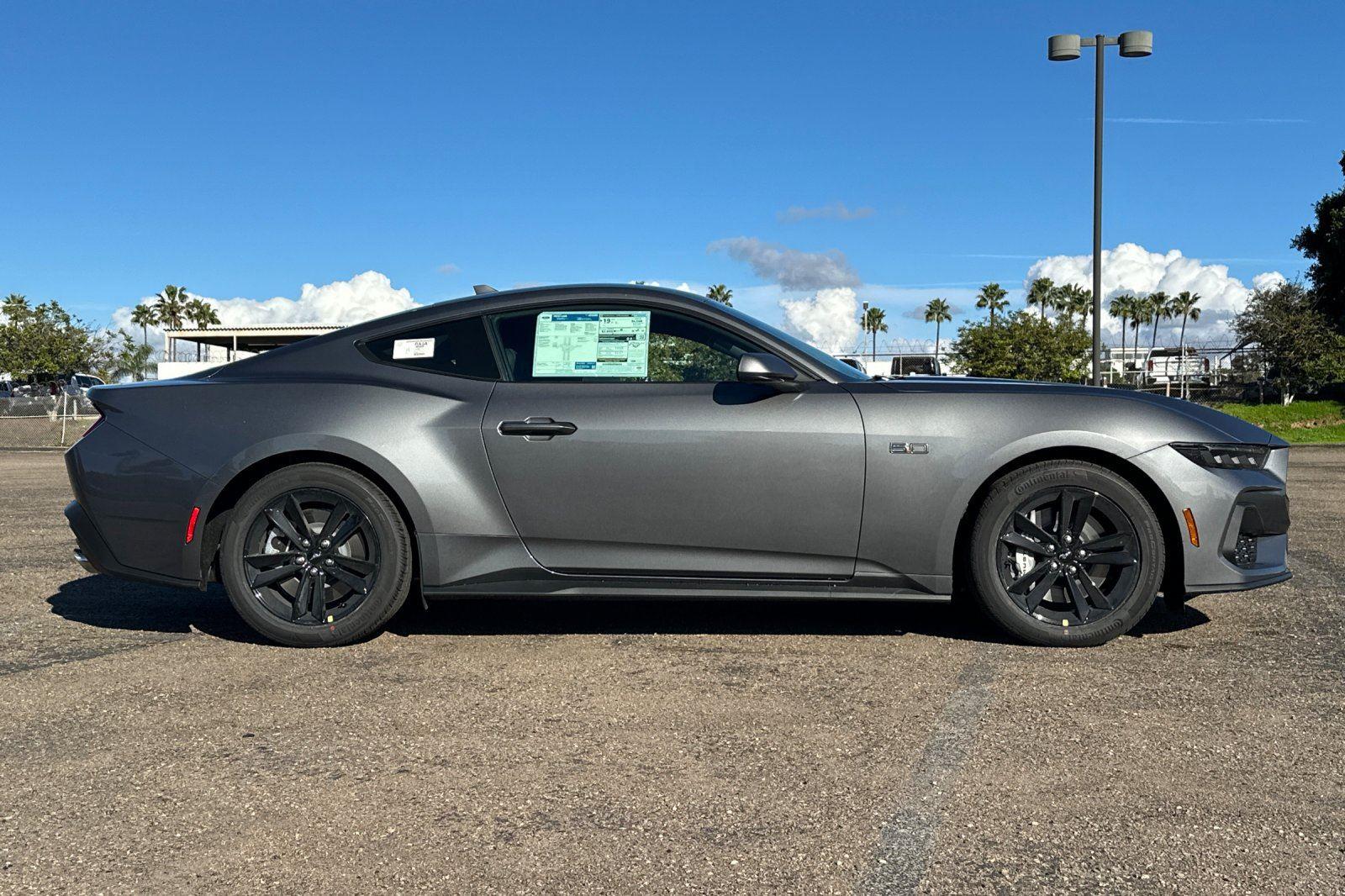 2026 Ford Mustang GT Image 3 of 21