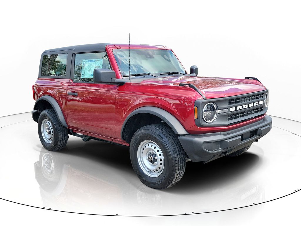 2026 Ford Bronco Base Image 2 of 32