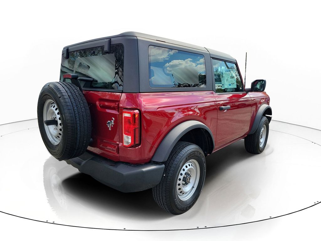 2026 Ford Bronco Base Image 3 of 32