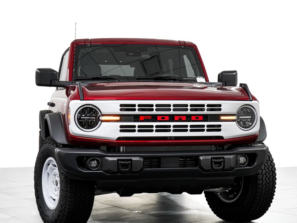2026 Ford Bronco Heritage Edition Image 2 of 32