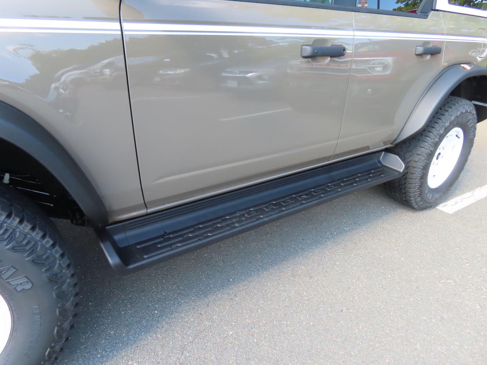 2026 Ford Bronco Heritage Edition Image 3 of 44
