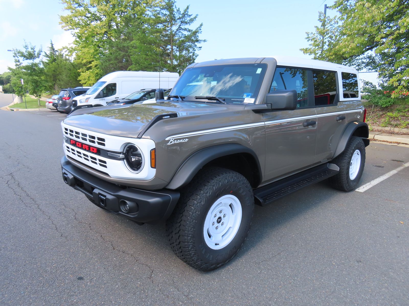 2026 Ford Bronco Heritage Edition Image 2 of 44