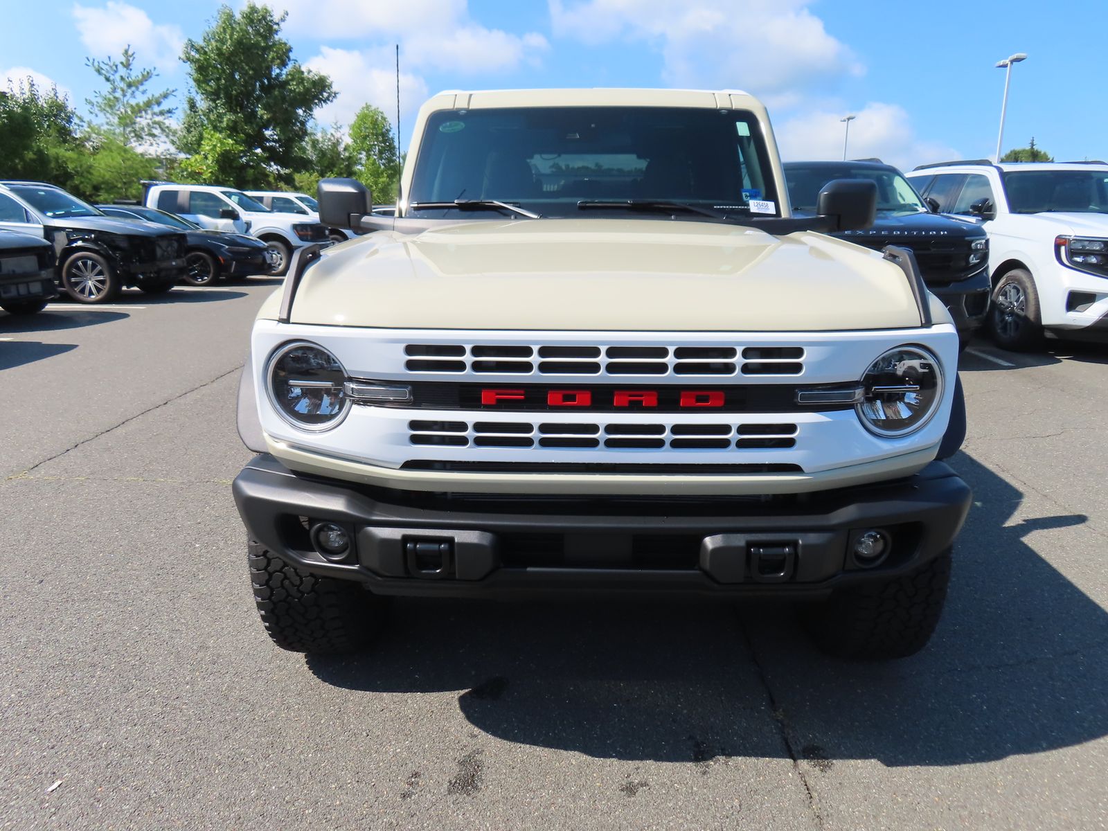 2026 Ford Bronco Heritage Edition Image 2 of 19