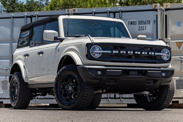 2026 Ford Bronco Outer Banks Image 3 of 51