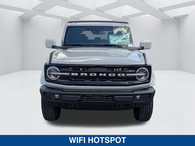 2026 Ford Bronco Outer Banks Image 2 of 34