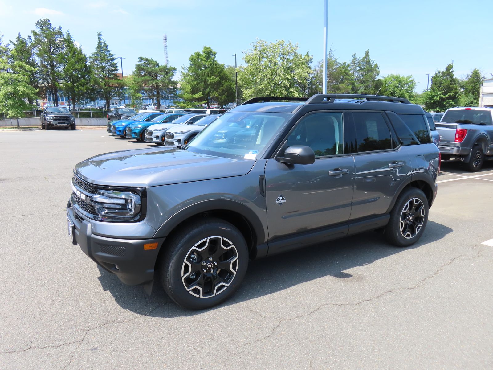 2026 Ford Bronco Sport Outer Banks Image 2 of 40