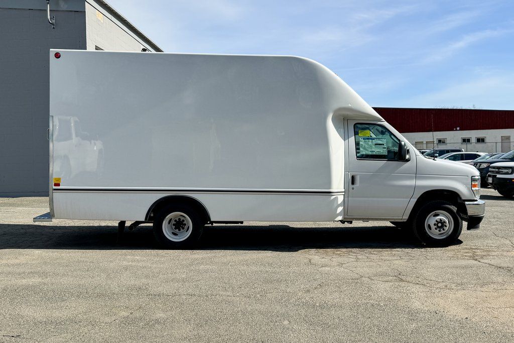 2026 Ford E-Series Base Image 6 of 31