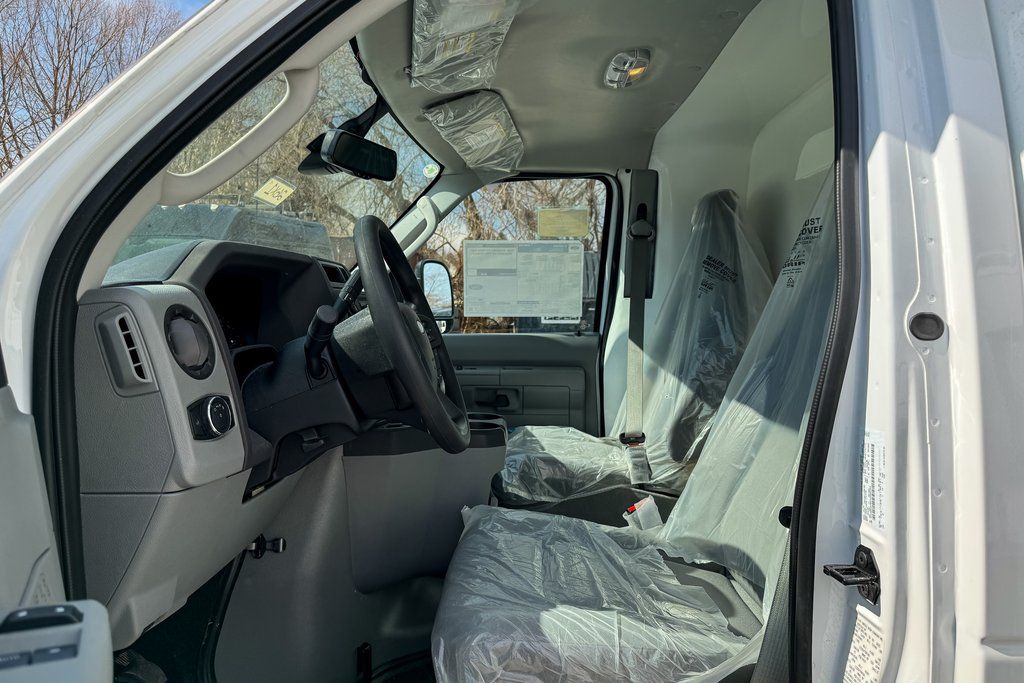 2026 Ford E-Series Base Image 12 of 31