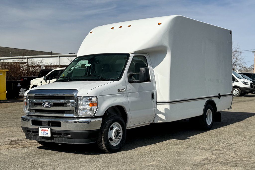 2026 Ford E-Series Base Image 2 of 31