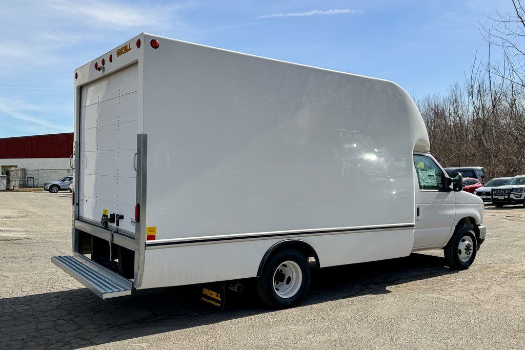2026 Ford E-Series Base Image 7 of 31