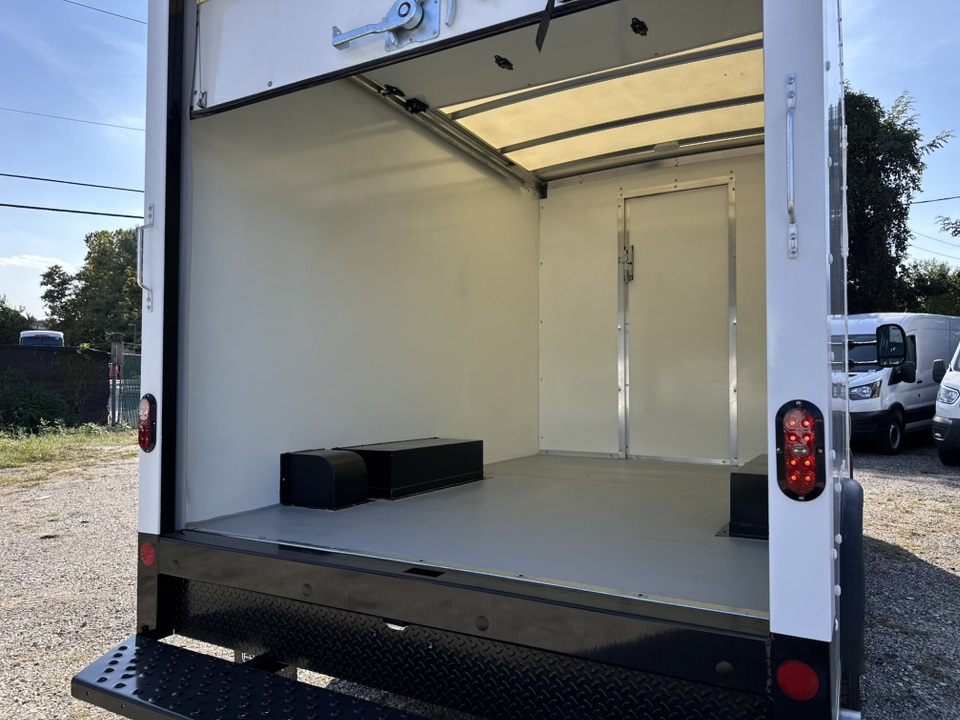 2026 Ford E-Series Base Image 7 of 31