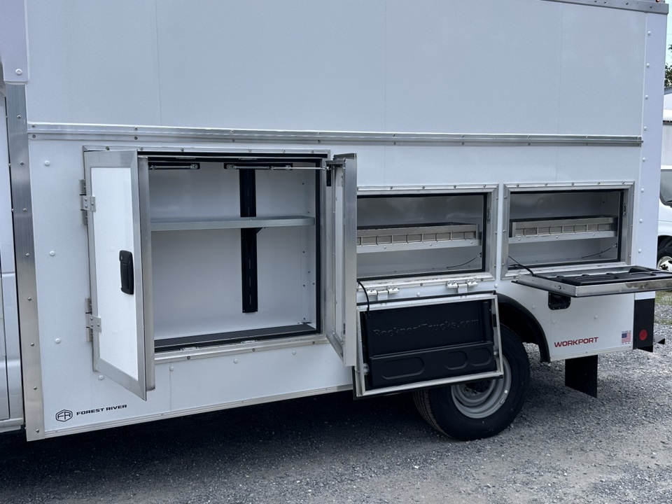 2026 Ford E-Series Base Image 27 of 39