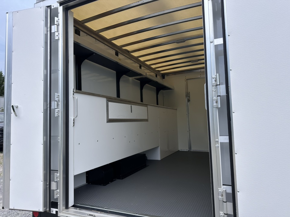 2026 Ford E-Series Base Image 25 of 39