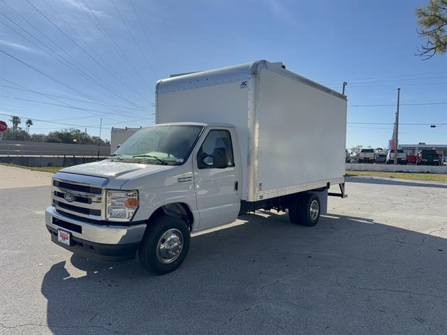 2026 Ford E-Series Base Image 2 of 22