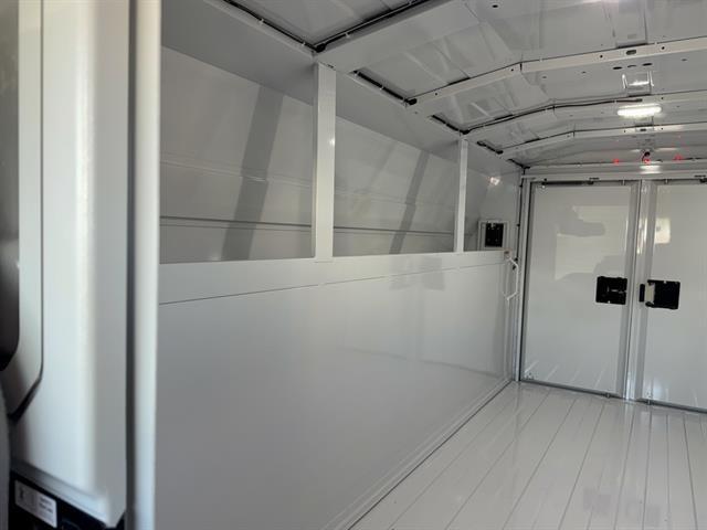 2026 Ford E-Series Base Image 28 of 34